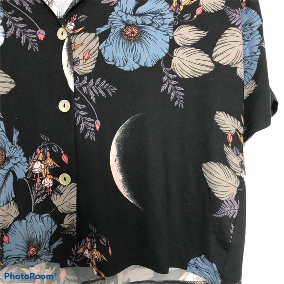 Midnight Bakery Floral Boho Button Front Crop Top - Picture 4 of 7